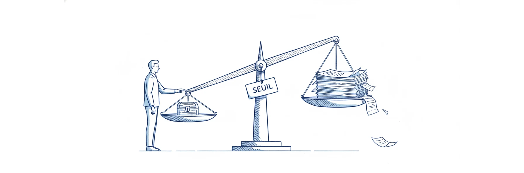 Illustration à l'encre bleue : un personnage vu de profil, la main posée sur le fléau d'une grande balance à deux plateaux. Sur un plateau, un petit coffre fermé. Sur l'autre, une pile épaisse de feuilles de facturation. Une étiquette de papier nouée au fléau porte la mention SEUIL.